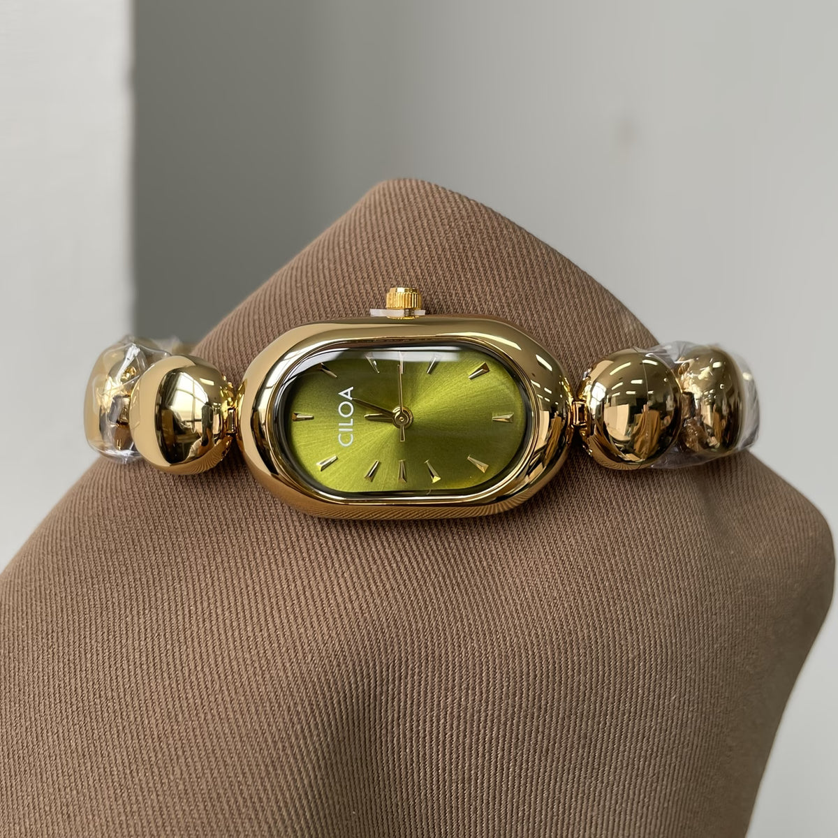 Elegant Women’s Light Green Dial Bracelet Watch – Luxury Quartz Fashion Wristwatch