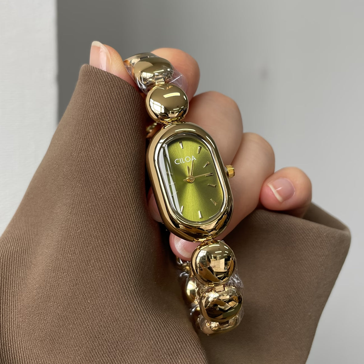 Elegant Women’s Light Green Dial Bracelet Watch – Luxury Quartz Fashion Wristwatch