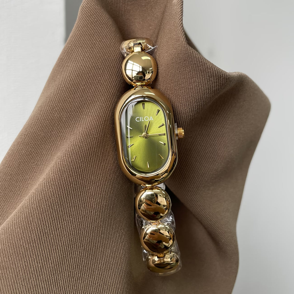 Elegant Women’s Light Green Dial Bracelet Watch – Luxury Quartz Fashion Wristwatch