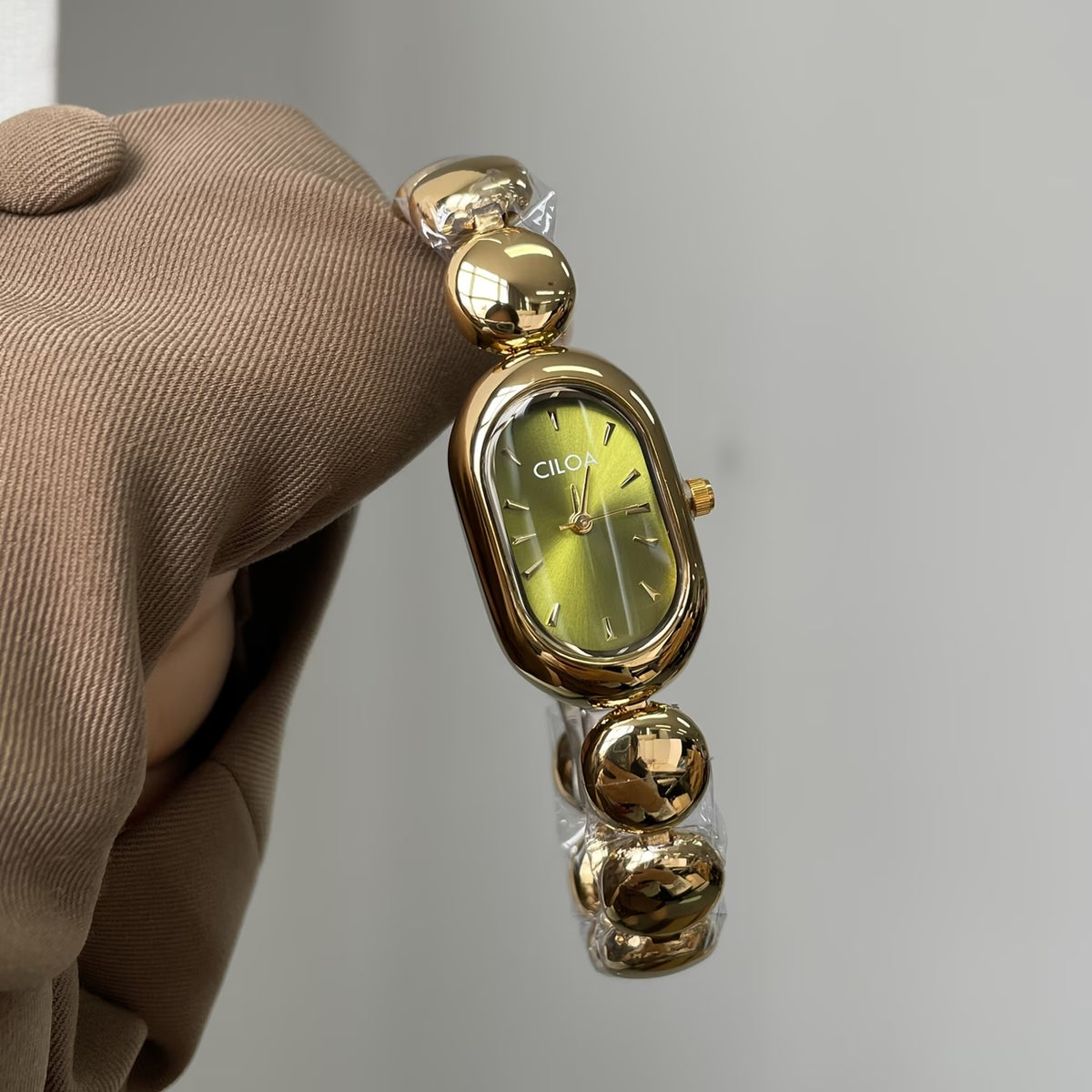 Elegant Women’s Light Green Dial Bracelet Watch – Luxury Quartz Fashion Wristwatch
