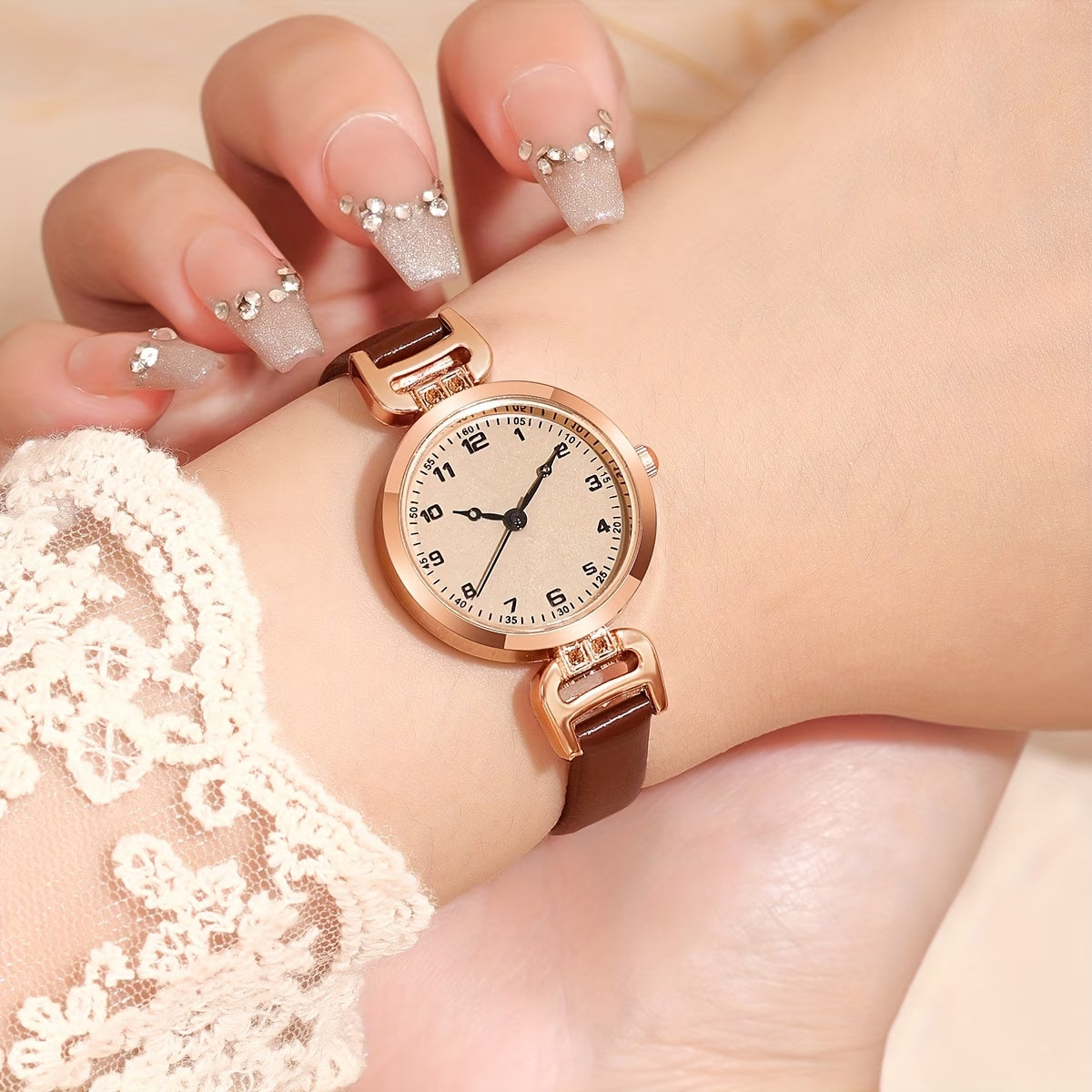 Elegant Women’s Round Watch – Delicate Faux Leather Strap Quartz Fashion Wristwatch